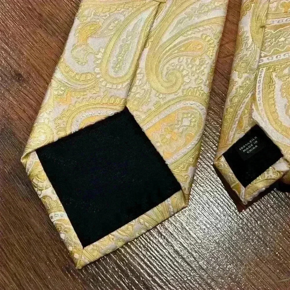 Express Design Studio 100% silk tie - Picture 2 of 4